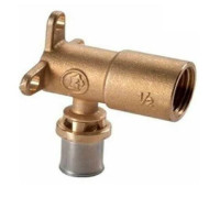 Угольник настенный Henco 26x3.0-3/4 BP пресс RM139Y049