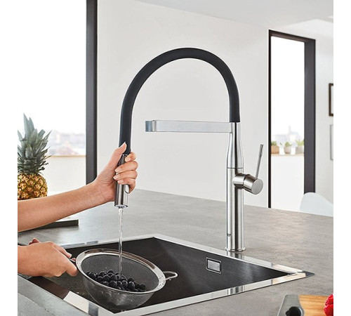 Смеситель для кухни GROHE Essence с профессиональной лейкой хром 30294000