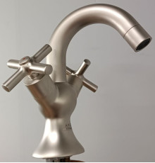 Смеситель для раковины Axor Terrano 113 мм с донным клапаном 37035810