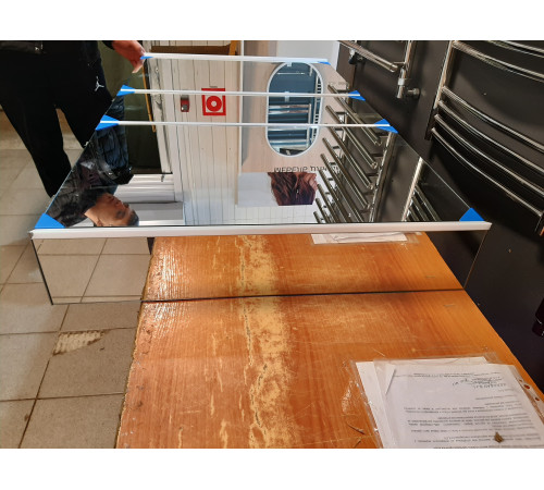 Зеркальный шкаф Laufen Frame 130x75 см LED-подсветка 3 двери 2 розетки 4.0875.4.900.144.1