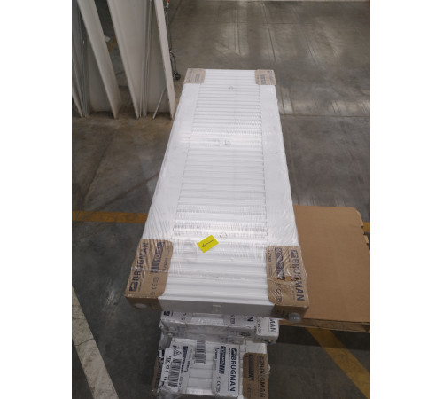 Радиатор стальной панельный Brugman Profil-V 22 500x1400 мм нижнее подключение FEV220501401UBY/002 Небольшая царапина