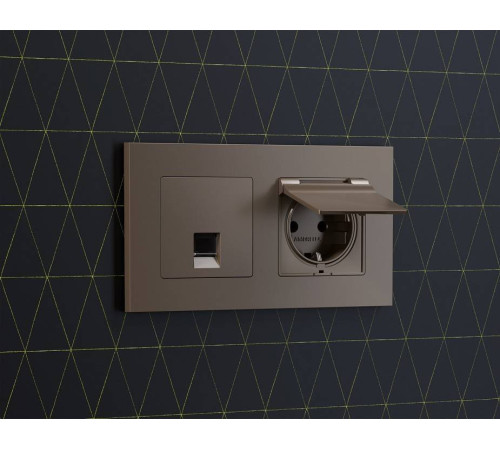 Накладка для розетки влагозащищенной с заземлением и со шторками с крышкой Ambrella Volt Quant AP6380