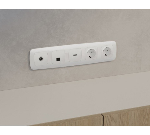 Розетка Ethernet RJ-45 и со шторками, без рамки Ambrella Volt OMEGA MO112005