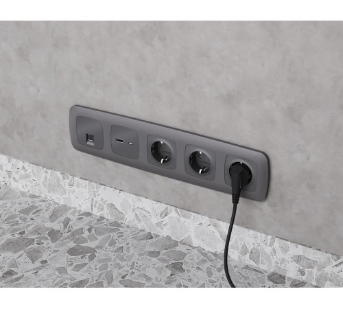 Розетка Ethernet RJ-45 и со шторками, без рамки Ambrella Volt OMEGA MO662005