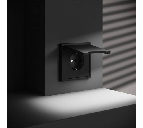Розетка с заземлением и со шторкой, без рамки с крышкой Voltum S70 VLS040308