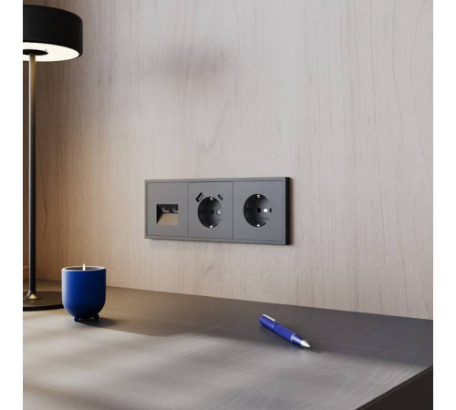 Розетка с заземлением и со шторкой и 2хUSB type A и C, без рамки Voltum S70 VLS040507