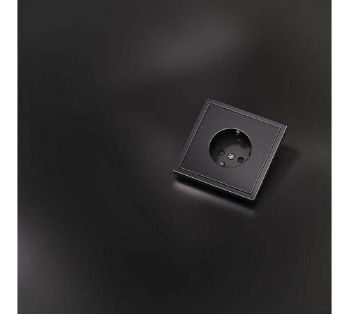 Накладка для розетки с заземлением и со шторками Voltum S70 METAL VLSM000712