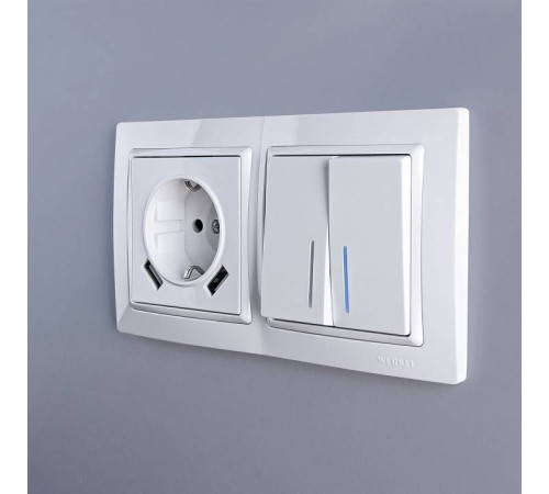 Розетка с заземлением и с шторками и 2хUSB, без рамки Werkel белый W1171501