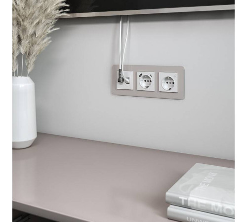 ТВ-розетка и розетка Ethernet RJ-45 без рамки Werkel белые W1181301