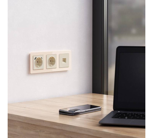 Рамка на 3 поста Werkel Acrylic айвори W0032743