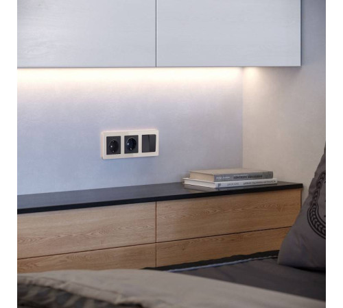 Рамка на 3 поста Werkel Acrylic айвори W0032743