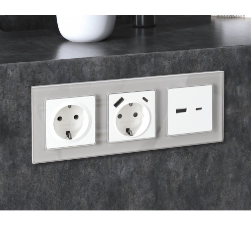 Розетка с заземлением, без рамки Ambrella Volt Quant MA126010