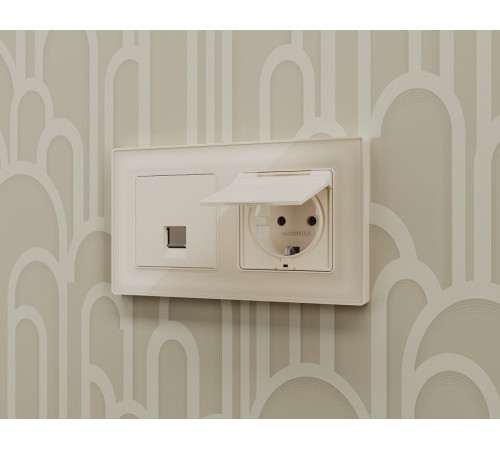 Розетка Ethernet RJ-45 и со шторками, без рамки Ambrella Volt Quant MA332010