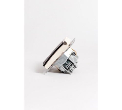 Розетка с заземлением и со шторкой, без рамки с крышкой Elbi Eleсtriс Zena Vega 609-012500-219