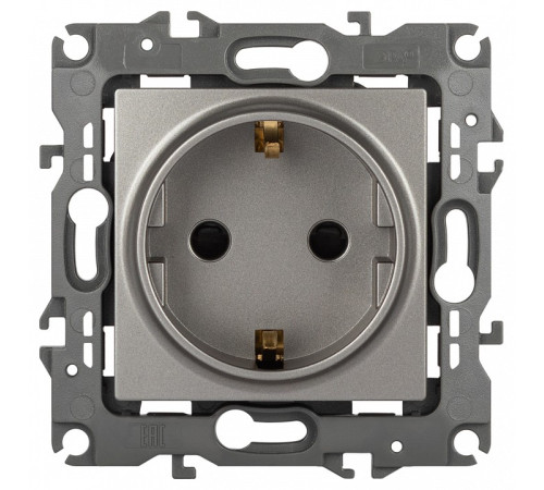 Розетка с заземлением и со шторкой, без рамки Эра Эра 12 12-2102-16
