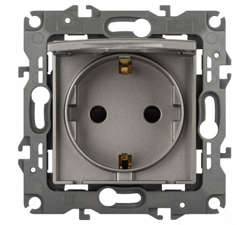 Розетка с заземлением и со шторкой, без рамки с крышкой Эра Эра 12 12-2103-16
