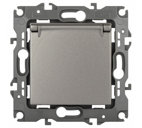 Розетка с заземлением и со шторкой, без рамки с крышкой Эра Эра 12 12-2103-16