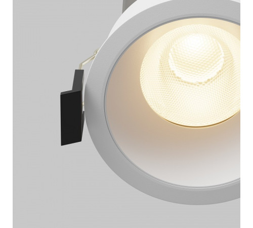 Встраиваемый светильник Maytoni DL117-15W-3K-W