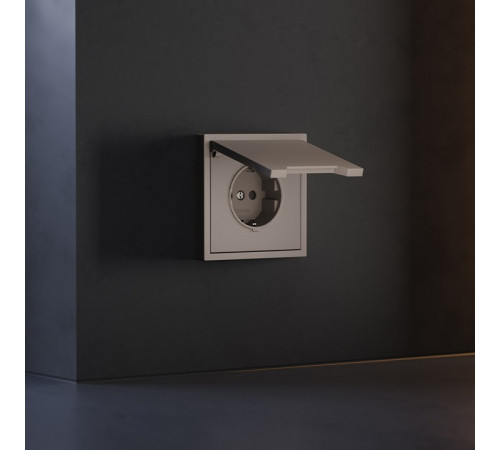 Накладка для розетки с заземлением и со шторками с крышкой Voltum S70 VLS000814