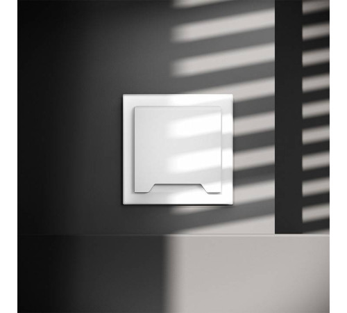 Розетка с заземлением и со шторкой, без рамки с крышкой Voltum S70 VLS040302