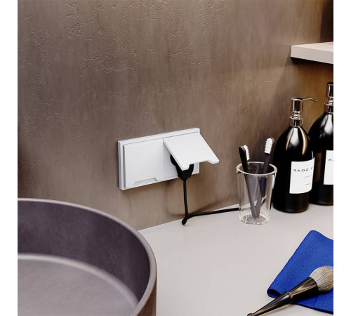 Розетка с заземлением и со шторкой, без рамки с крышкой Voltum S70 VLS040302