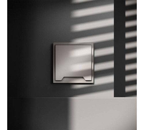 Розетка с заземлением и со шторкой, без рамки с крышкой Voltum S70 VLS040303