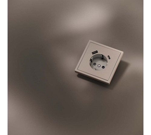 Накладка для розетки с заземлением и со шторками и 2хUSB type A и C Voltum S70 METAL VLSM001010