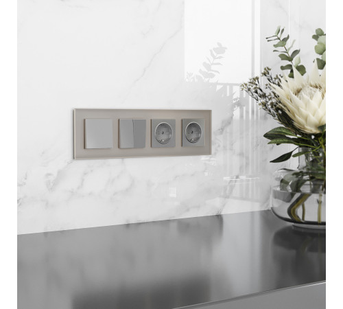 Рамка из стекла на 4 поста Senso дымчатый soft-touch W0043117