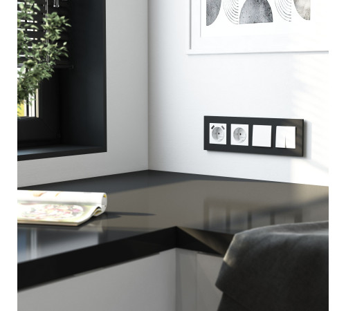 Розетка с заземлением и шторками (белая) W1171101