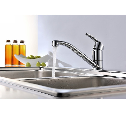 Смеситель для кухни Lemark Strike с поворотным изливом хром LM1104C