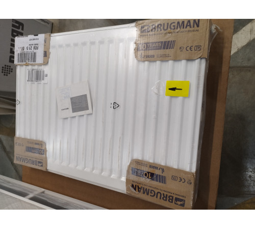 Радиатор стальной панельный Brugman Profil-V 21 500x700 мм нижнее подключение FEV210500701UBY/001 Небольшая царапина