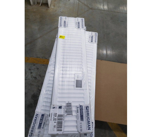 Радиатор стальной панельный Brugman Profil-V FEV 22 300x1200 мм нижнее подключение RAL 9016 FEV220301201UBY/001