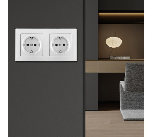 Розетка с заземлением и со шторкой Arte Milano SET06-2 SET06-2-40-1x2 silver