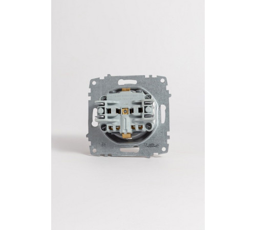 Розетка с заземлением и со шторкой, без рамки Elbi Eleсtriс Zena Vega 609-011000-243