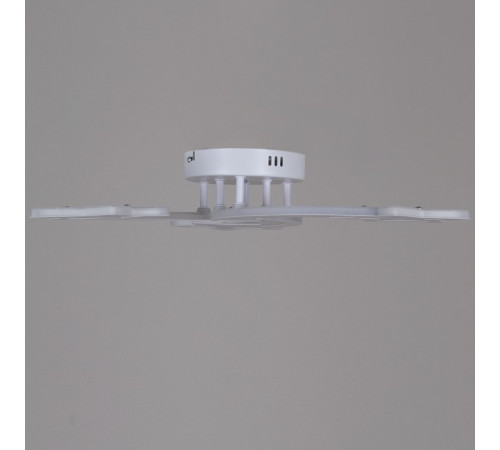 Потолочная люстра De Markt 01150-0.3-03 WH