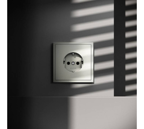 Розетка с заземлением, без рамки Voltum S70 VLS040105