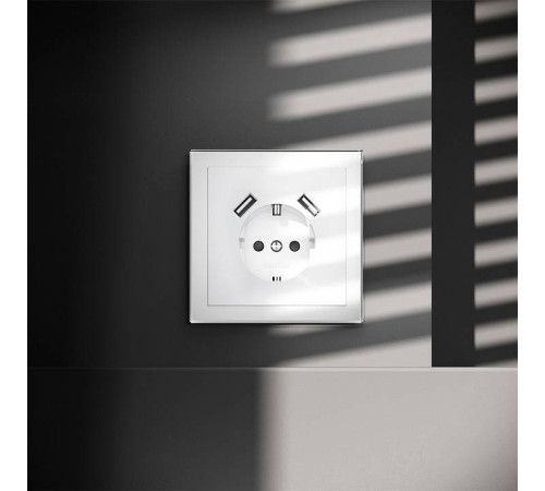 Розетка с заземлением и со шторкой и 2хUSB type A, без рамки Voltum S70 VLS040401
