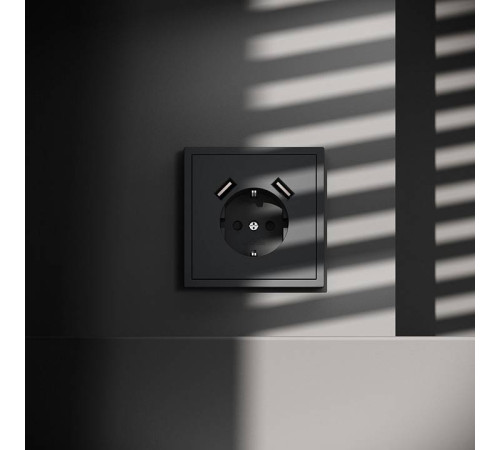 Розетка с заземлением и со шторкой и 2хUSB type A, без рамки Voltum S70 VLS040407