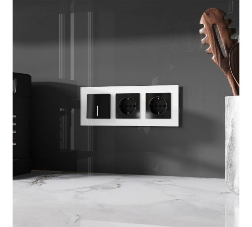 Розетка с заземлением и с шторками, без рамки Werkel Черный акрил W1171148