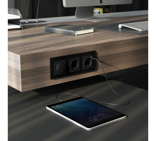 Рамка на 3 поста Werkel Senso черный soft-touch W0033108