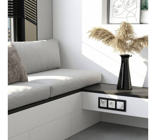 Рамка на 3 поста Werkel Senso черный soft-touch W0033108