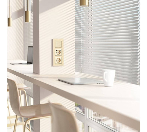 Рамка на 3 поста Werkel AluMax шампань a066335