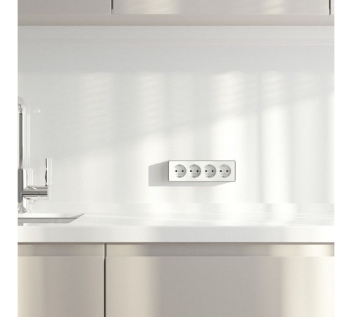 Розетка четверная с заземлением и со шторками Werkel Gallant W5072210