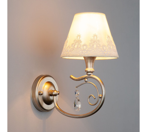 Бра в классическом стиле с абажуром 60069/1 серебро