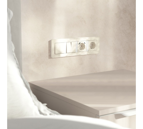 Рамка из поликарбоната на 4 поста Split айвори/белый, soft-touch W0043066