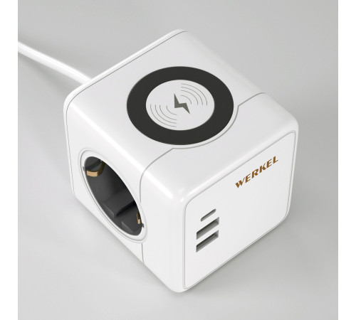 Розеточный блок 3-местный + 3×USB + беспроводная зарядка W6513501