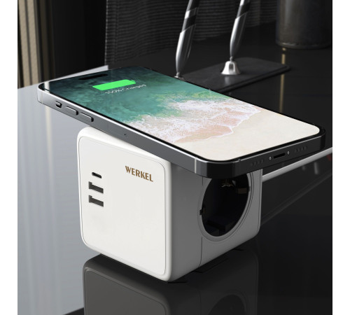 Розеточный блок 3-местный + 3×USB + беспроводная зарядка W6513501