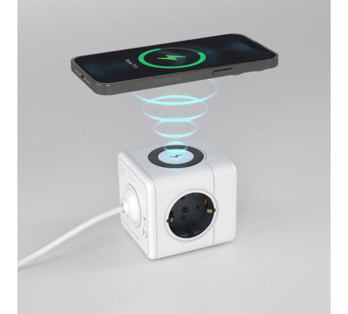 Розеточный блок 3-местный + 3×USB + беспроводная зарядка W6513501