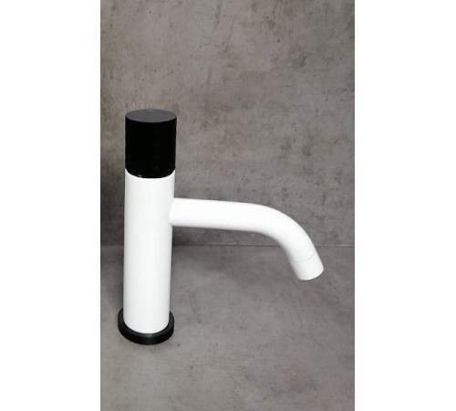 Смеситель для раковины Boheme Stick белый/черный 121-WB