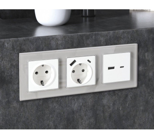 Розетка с заземлением и со шторкой и 2хUSB type A, без рамки Ambrella Volt Quant MA129010